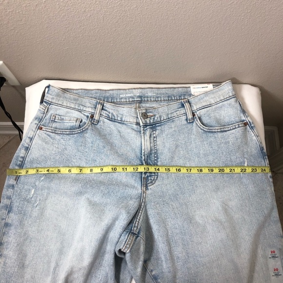 Old Navy Cotton Blend High Rise Curvy OG Straight Ripped Raw Hem Light Jeans 20 - Picture 8 of 15